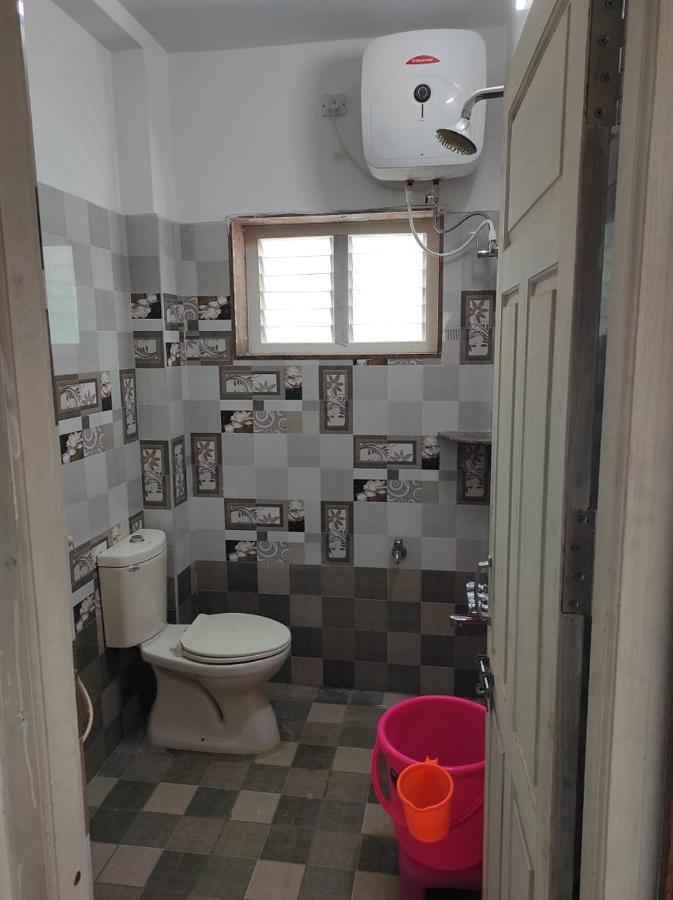 Sabari Residency Hotel Vālpārai Buitenkant foto