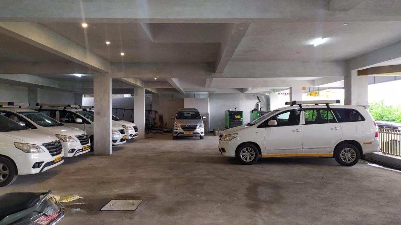 Sabari Residency Hotel Vālpārai Buitenkant foto