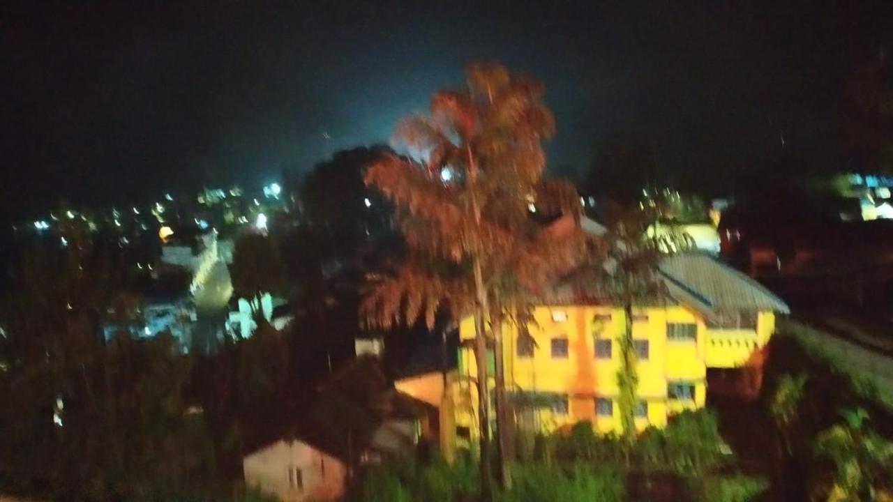 Sabari Residency Hotel Vālpārai Buitenkant foto