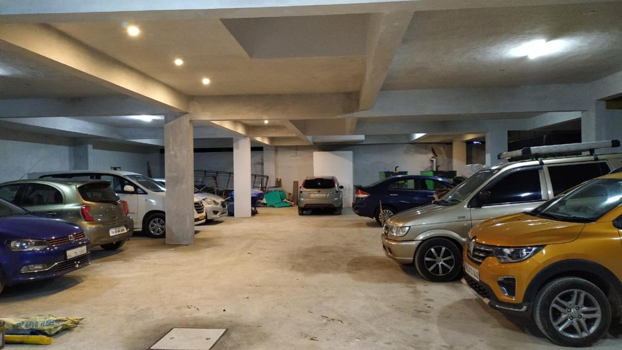 Sabari Residency Hotel Vālpārai Buitenkant foto
