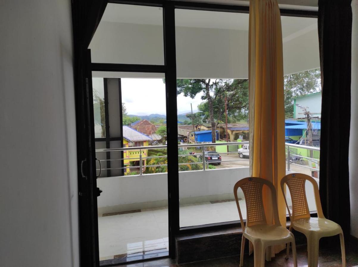 Sabari Residency Hotel Vālpārai Buitenkant foto
