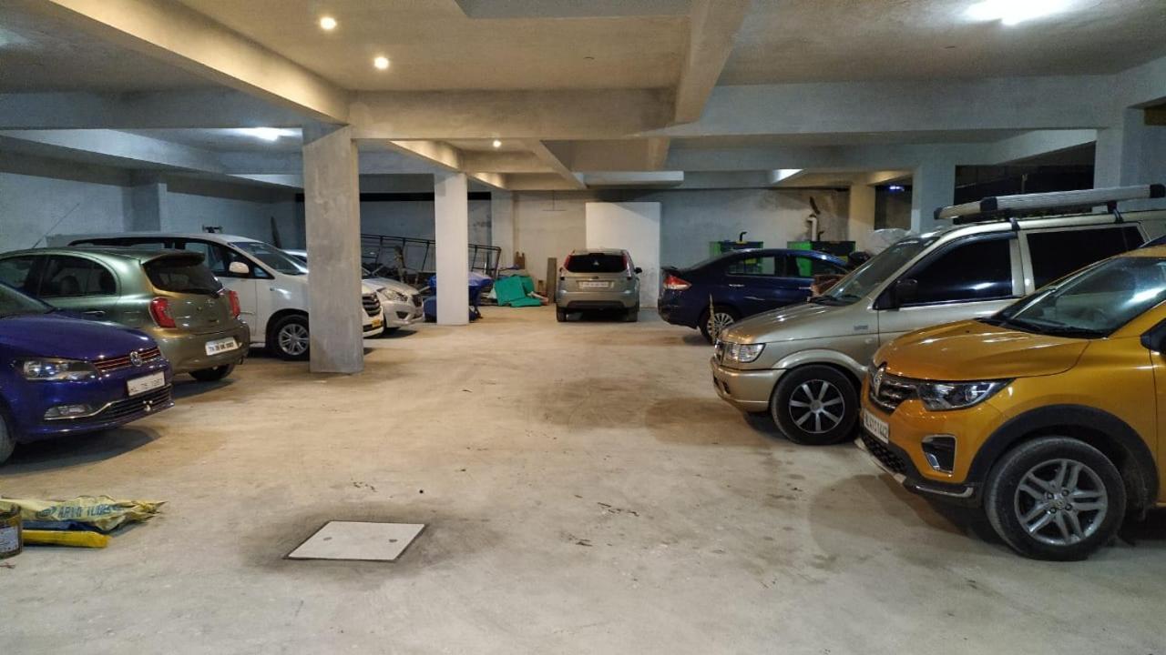 Sabari Residency Hotel Vālpārai Buitenkant foto