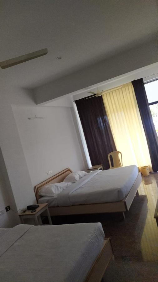 Sabari Residency Hotel Vālpārai Buitenkant foto