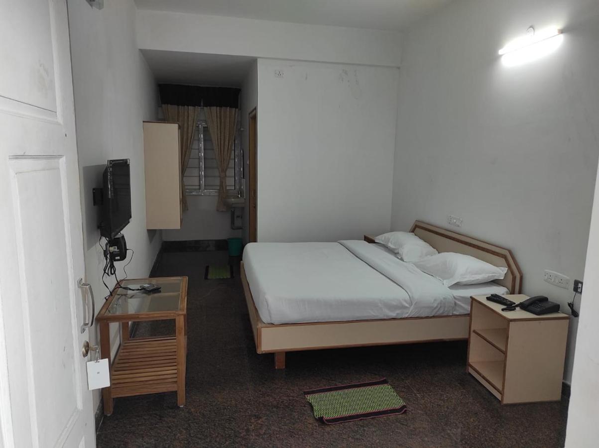 Sabari Residency Hotel Vālpārai Buitenkant foto